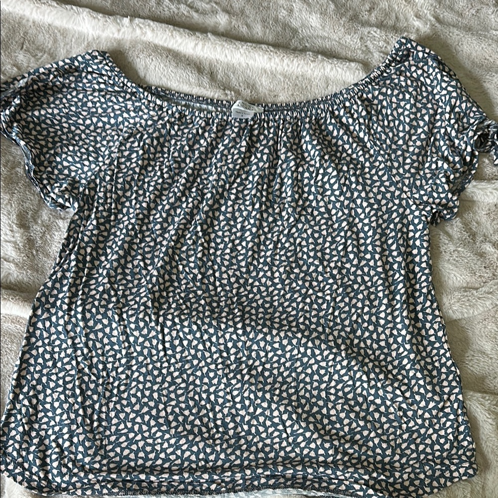 VENUS Blue off shoulder or cap sleeve blouse w/light pink floral pattern size S